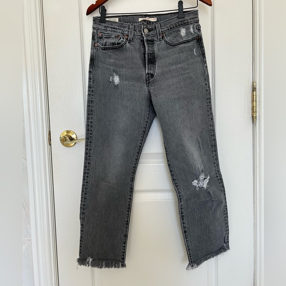 Levi’s Premium Wedgie Straight Black Distressed Raw Hem Jeans - Picture 1 of 4